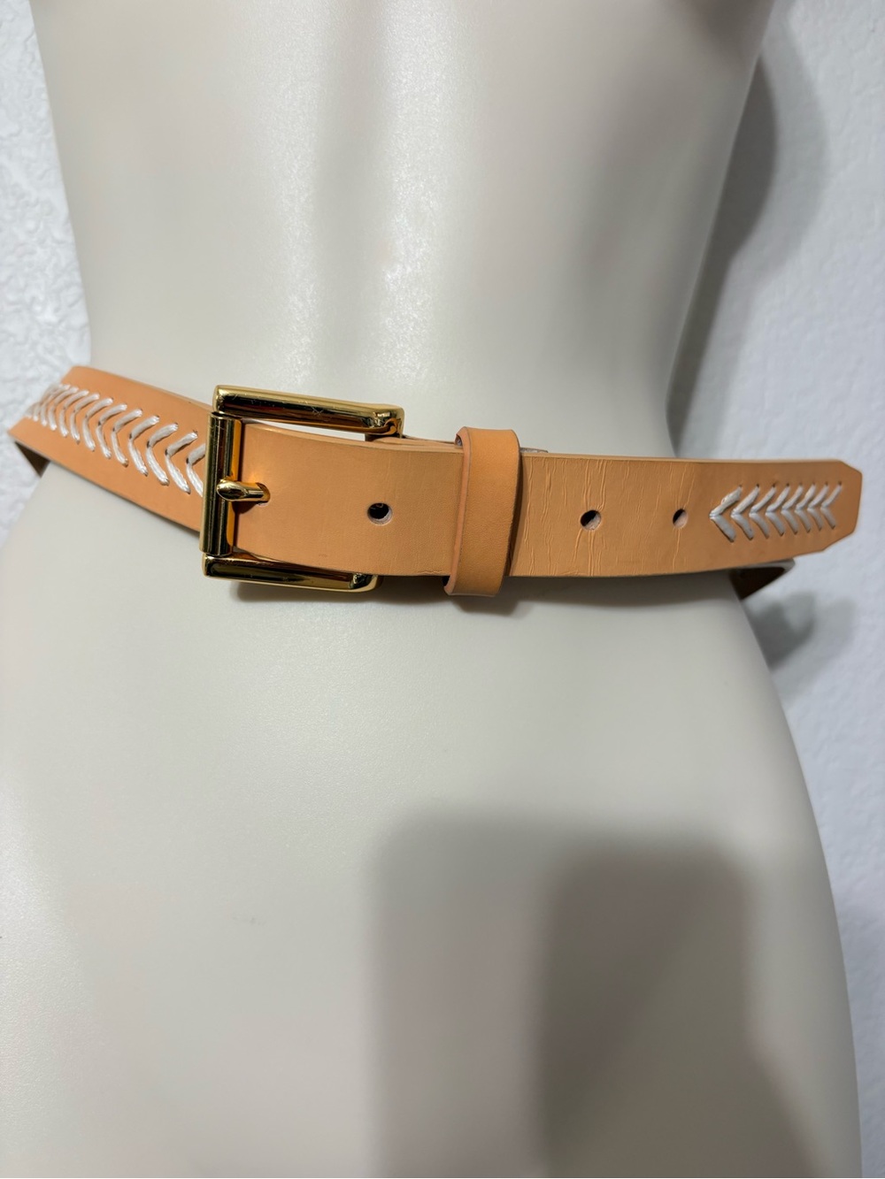 Vince Camuto Peach-Tan Leather Belt w White Chevron Stitching & Gold Buckle M